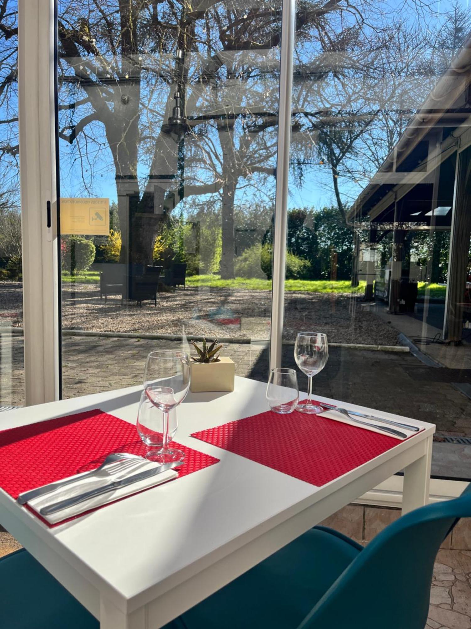 L'Art Dit Vin Saint-Aigulin Exterior photo